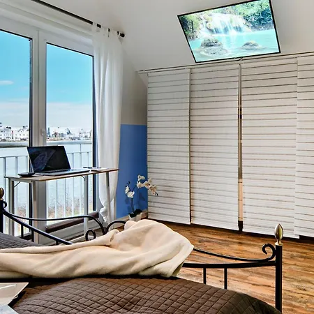 Ferienhaus-lieblingsplatz-by-seeblick-ferien-oro-direkte-wasserlage-sauna بيت للعطل